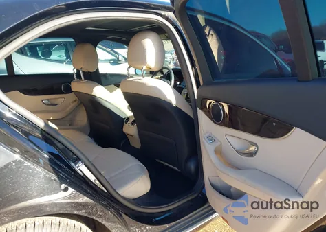 2018 Mercedes-Benz C 300 из США, поврежденный, VIN 55SWF4JB1JU239297